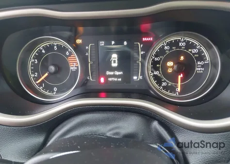 2017 Jeep Cherokee Latitude 4X4 z USA, uszkodzony, nr VIN 1C4PJMCB9HW575450